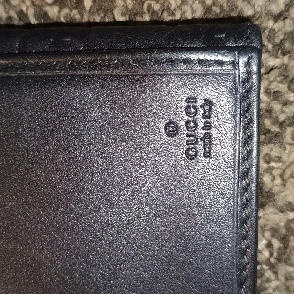 Gucci Black Leather Wallet with Embossed Logo - Picture 7 of 14